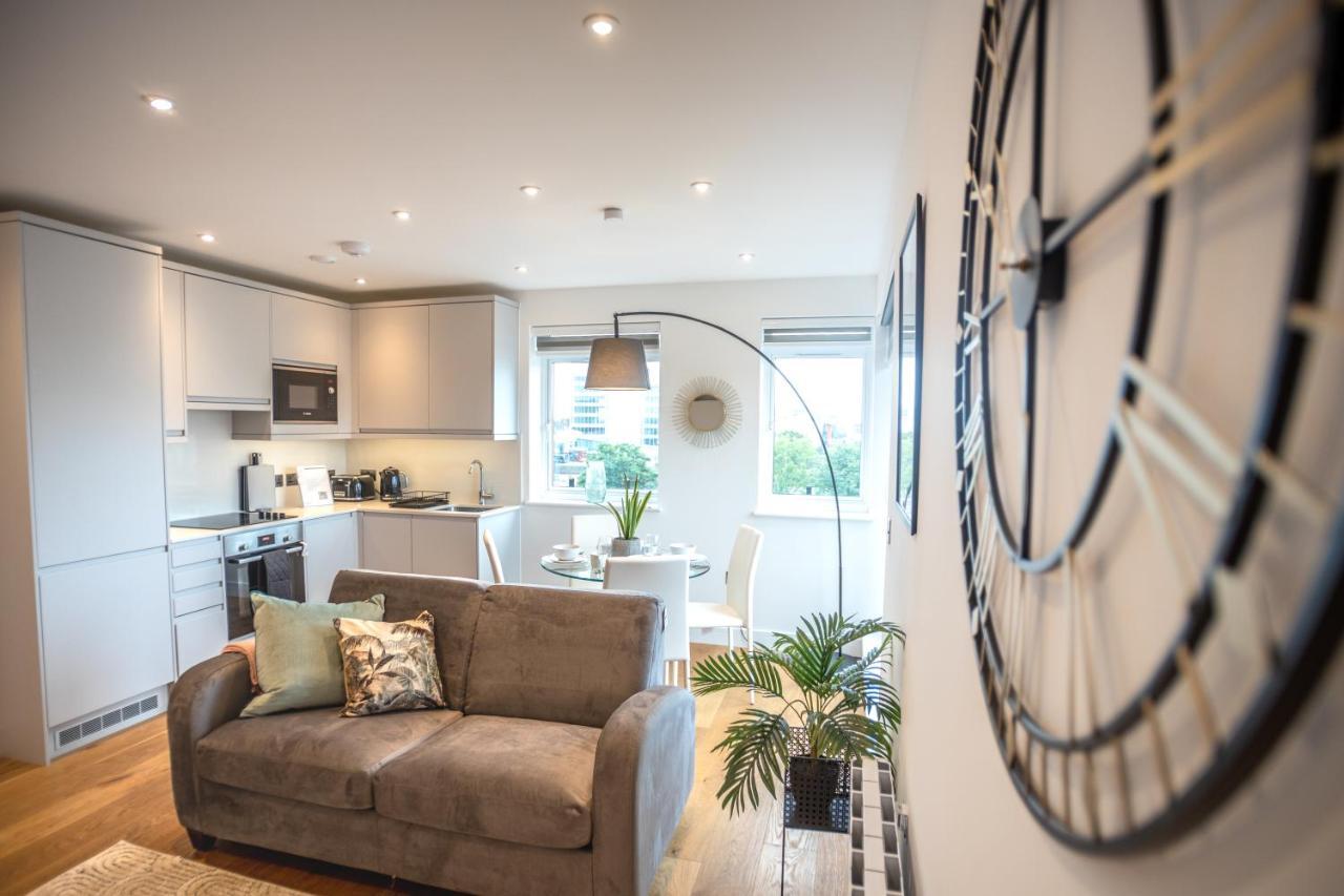 Luxe & Stylish 1 & 2 Bed Flats Near Heathrow, Legoland, & Windsor Slough Exteriér fotografie