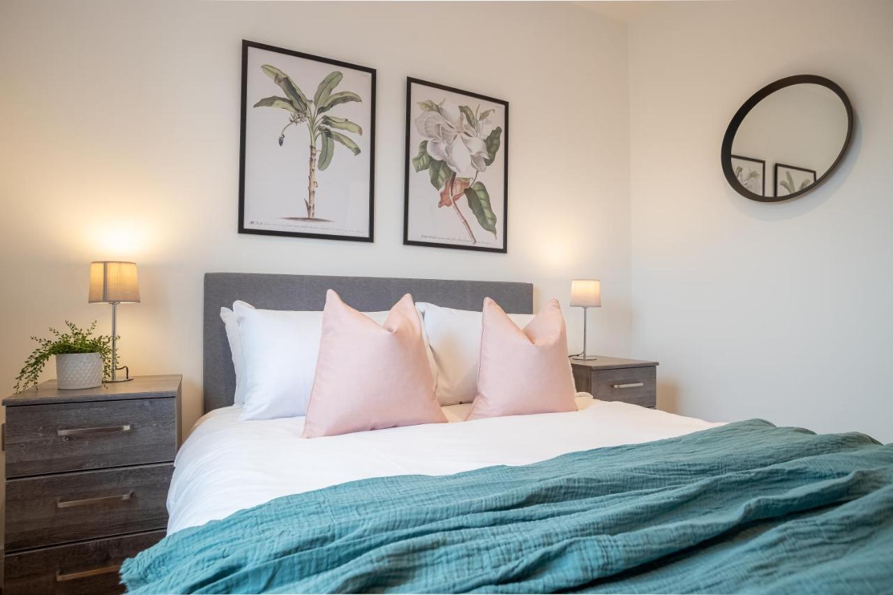 Luxe & Stylish 1 & 2 Bed Flats Near Heathrow, Legoland, & Windsor Slough Exteriér fotografie