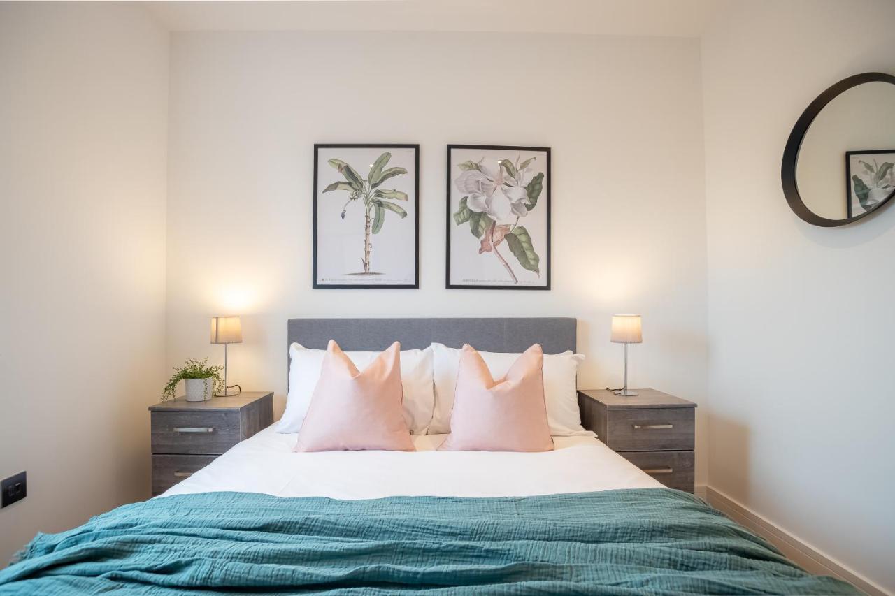 Luxe & Stylish 1 & 2 Bed Flats Near Heathrow, Legoland, & Windsor Slough Exteriér fotografie