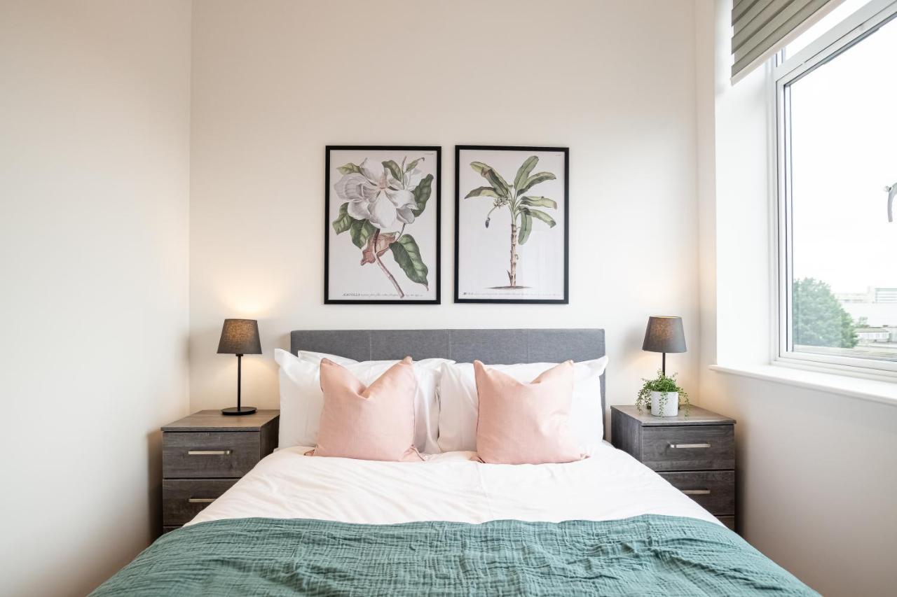 Luxe & Stylish 1 & 2 Bed Flats Near Heathrow, Legoland, & Windsor Slough Exteriér fotografie