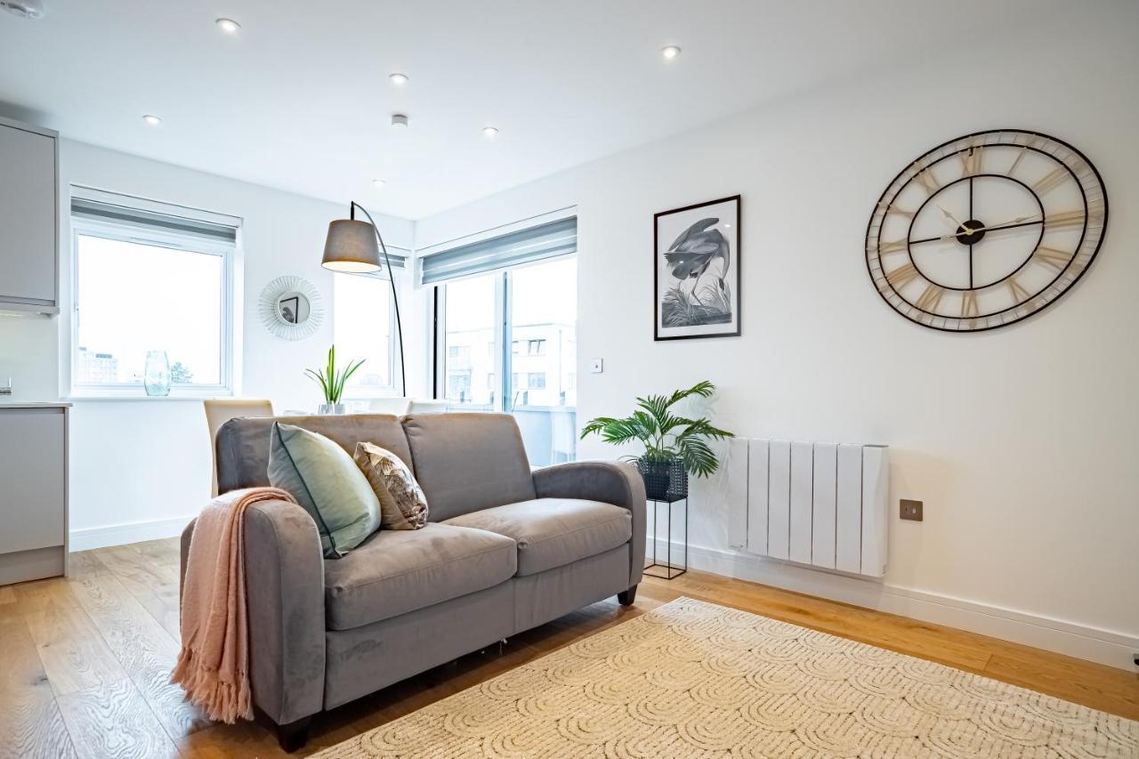 Luxe & Stylish 1 & 2 Bed Flats Near Heathrow, Legoland, & Windsor Slough Exteriér fotografie