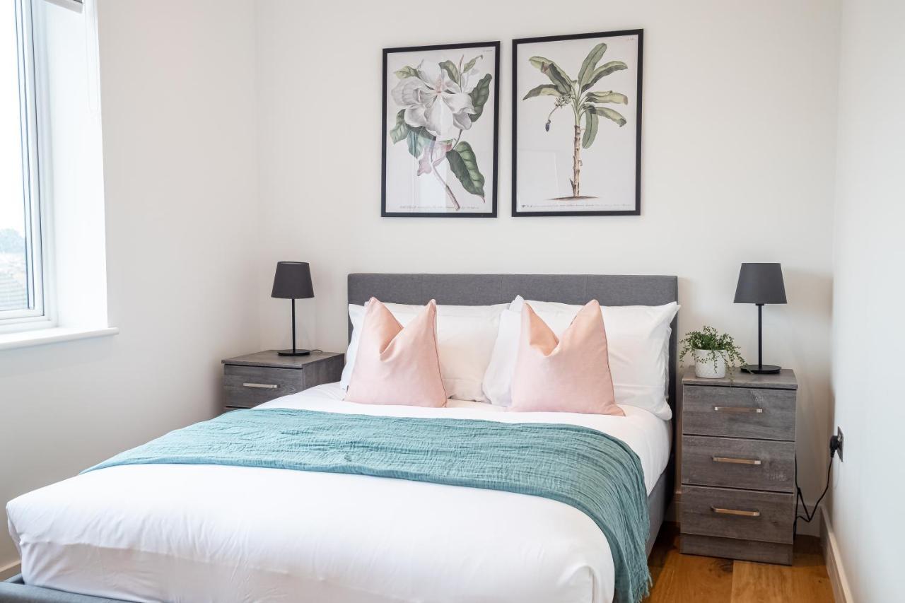 Luxe & Stylish 1 & 2 Bed Flats Near Heathrow, Legoland, & Windsor Slough Exteriér fotografie