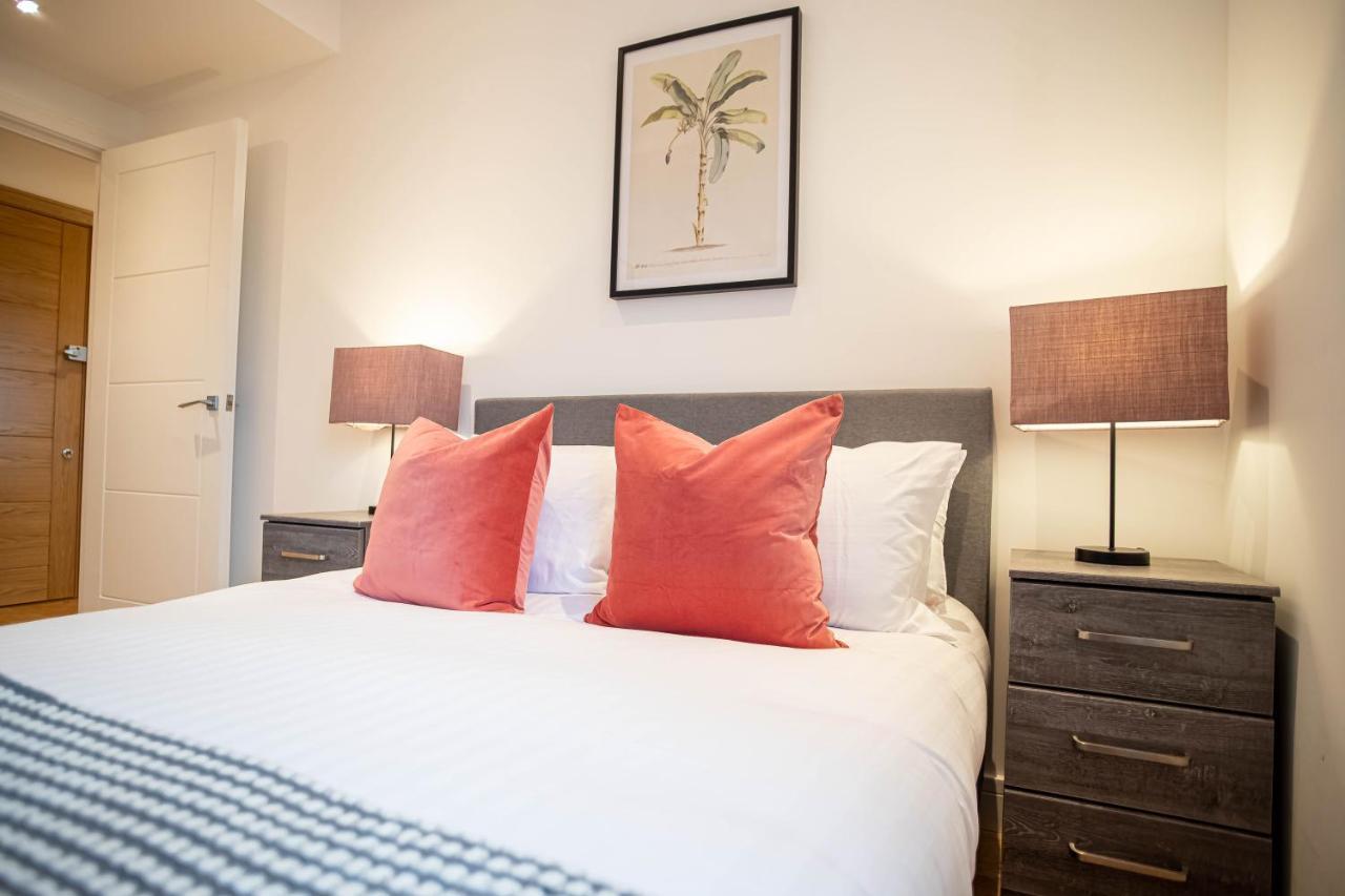 Luxe & Stylish 1 & 2 Bed Flats Near Heathrow, Legoland, & Windsor Slough Exteriér fotografie